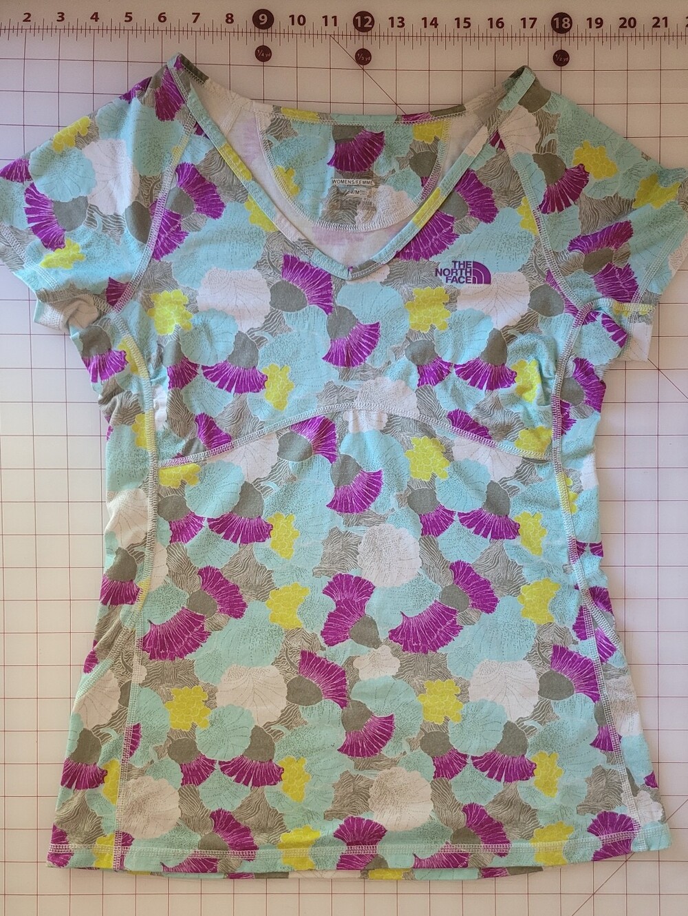 The North Face Women's Mint Floral Short-Sleeve V-Neck Top